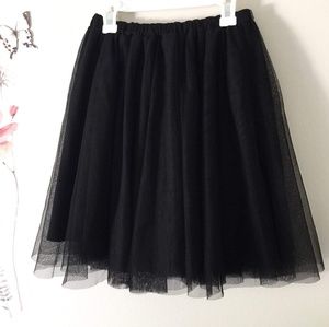 5/$25 Colza || Pretty Tulle Skirt sz Large black